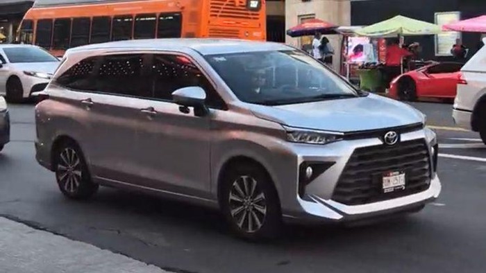 Toyota Avanza di Hollywood
