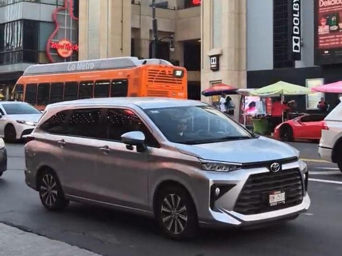 Toyota Avanza di Hollywood