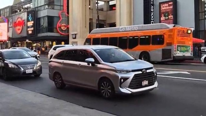 Toyota Avanza di Hollywood