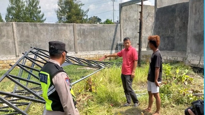 TKP pemuda tewas saat bekerja sebagai tukang cat di Desa Mlilir, Kecamatan Gubug, Kabupaten Grobogan, Sabtu (2/5/2026).