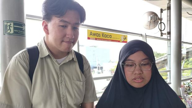 Warga Berduka Laka Kereta di Bekasi