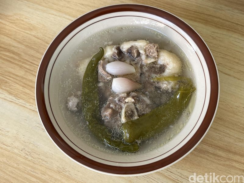 Acar buntut sapi yang spesial buatan Fahmi Bo dan istri. Acar buntut sapi yang spesial buatan Fahmi Bo dan istri.