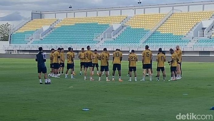 Bhayangkara FC menggelar ofisial training di Stadion Gelora BJ Habibie jelang melawan PSM Makassar.