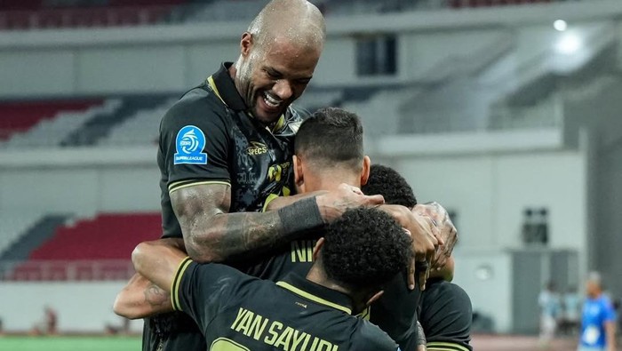 Bomber Malut United David da Silva mencetak hat-trick ke gawang Persis Solo dalam laga Super League 2025/2026 di Stadion Jatidiri.