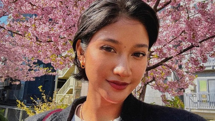 Claresta Taufan saat berlibur di Jepang