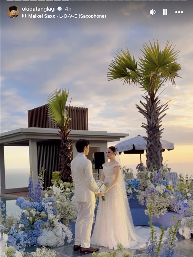 11 Potret Intimate Wedding El Rumi dan Syifa Hadju di Bali Bernuansa Floral