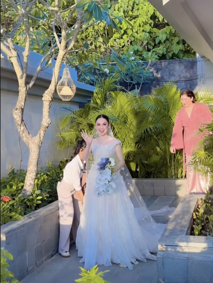 Resepsi El Rumi dan Syifa Hadju di Bali.