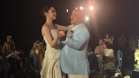 Syifa Hadju berdansa bersama dengan ayah sambungnya, Papa Andre. Foto: Instagram Story