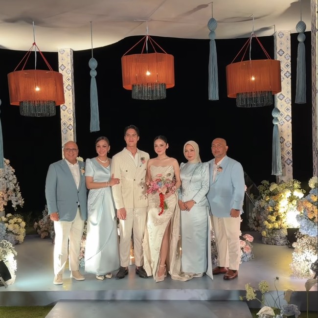 Pesta Belum Usai! El Rumi dan Syifa Hadju Tertawa Lepas di Resepsi Kedua