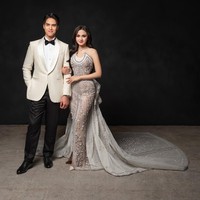 Gaun ini dipakai Syifa saat menggelar resepsi pernikahan di Hotel Raffles Jakarta pada Minggu (26/4/2026). Penampilan Syifa Hadju ini pun menjadi salah satu bridal look paling memorable. (Foto: Instagram/@syifahadju)