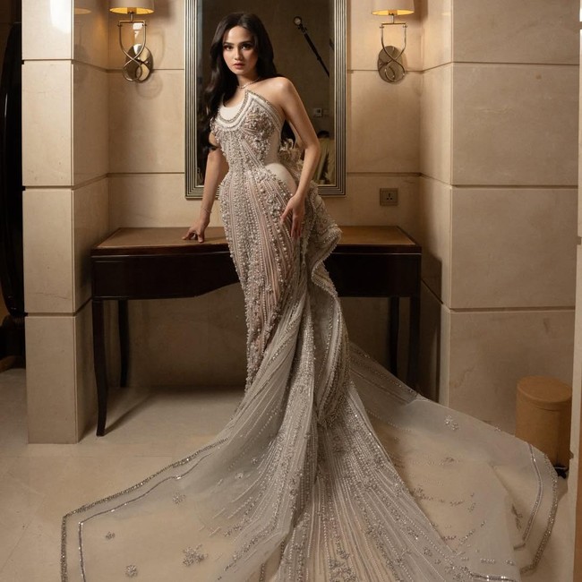 Foto: Syifa Hadju Memukau Pakai Gaun Resepsi Tex Saverio, Tidak Di-endorse