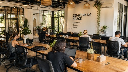 Ilustrasi Co-Working Space di Lombok. (Chat GPT)