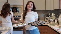 Intip Momen Seru Inka Andestha Masak Sendiri hingga Jajan di Jepang