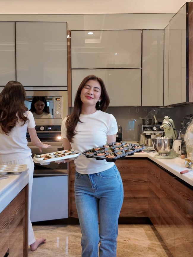 Intip Momen Seru Inka Andestha Masak Sendiri hingga Jajan di Jepang
