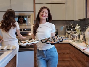 Intip Momen Seru Inka Andestha Masak Sendiri hingga Jajan di Jepang