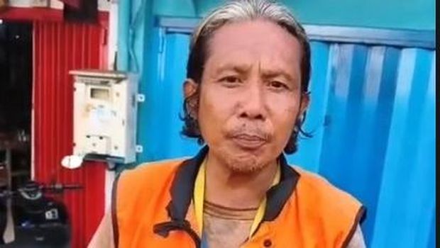 Jukir PD Parkir Makassar, Herman viral usai mematok tarif parkir mobil Rp 20.000. Jukir PD Parkir Makassar, Herman viral usai mematok tarif parkir mobil Rp 20.000.