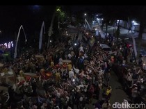 Kemeriahan Prosesi Kirab Mahkota Bino Kasih di Sumedang