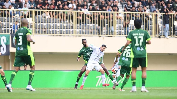 Laga antara PSS melawan PSIS di Stadion Maguwoharjo, Sleman, Minggu (3/5/2026).