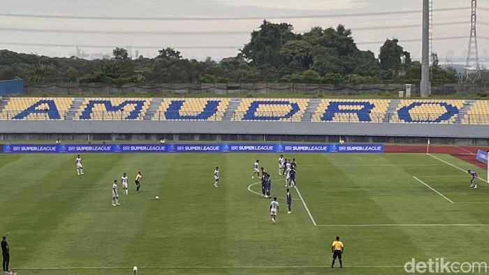 Laga Persik Kediri vs Arema FC di Stadion Gelora Joko Samudro Gresik