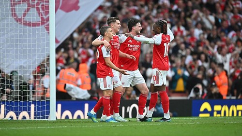 LONDON, ENGLAND - MAY 2: Viktor Gyokeres of Arsenal celebrates after scoring his second goal with Declan Rice of Arsenal, Eberechi Eze of Arsenal, and Leandro Trossard of Arsenal during the Premier League match between Arsenal and Fulham at Emirates Stadium on May 2, 2026 in London, England. (Photo by Vince Mignott/MB Media/Getty Images)