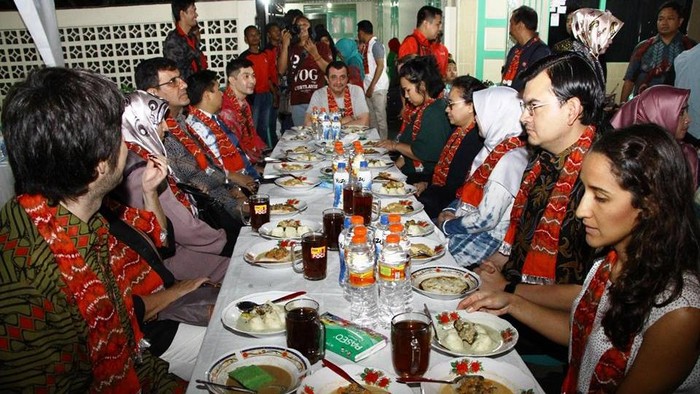 Mawarung. (laman Pemprov Kalsel/Pemkot Banjarmasin)