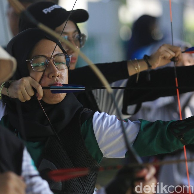 Melihat Keseruan Latihan Komunitas Panahan di Jakarta