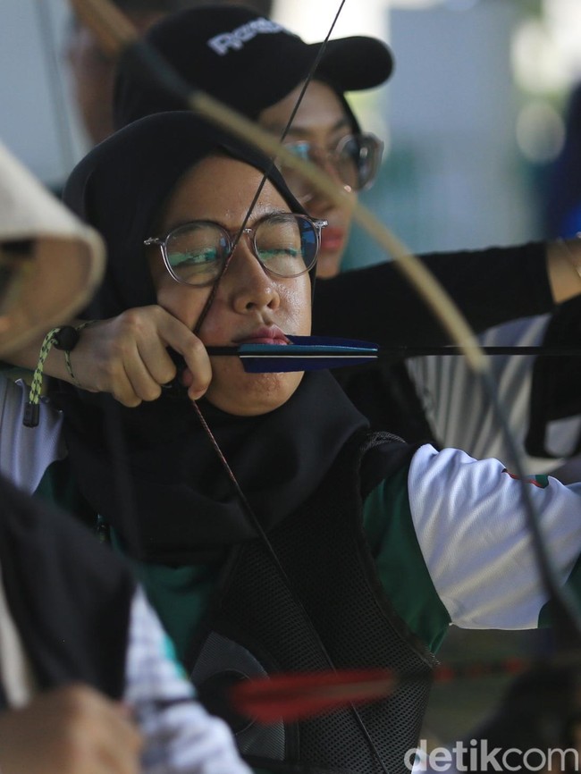 Melihat Keseruan Latihan Komunitas Panahan di Jakarta