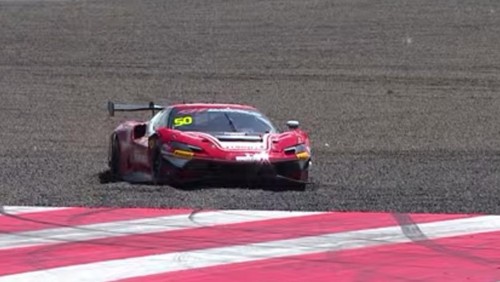 Mobil Ferrari 296 GT3 Evo yang dikendarai Sean Gelael terperosok ke gravel Sirkuit Mandalika, Minggu (3/5/2026). (Foto: Dok. MGPA)