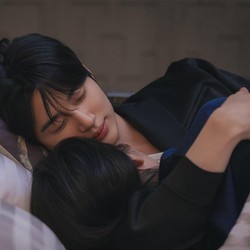 Momen Malam Pertama IU-Byeon Woo Seok di Perfect Crown