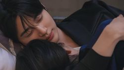 Momen Malam Pertama IU-Byeon Woo Seok di Perfect Crown