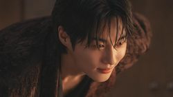 Momen Malam Pertama IU-Byeon Woo Seok di Perfect Crown