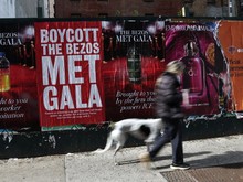 Video: Met Gala 2026 Tuai Protes Usai Disponsori Jeff Bezos