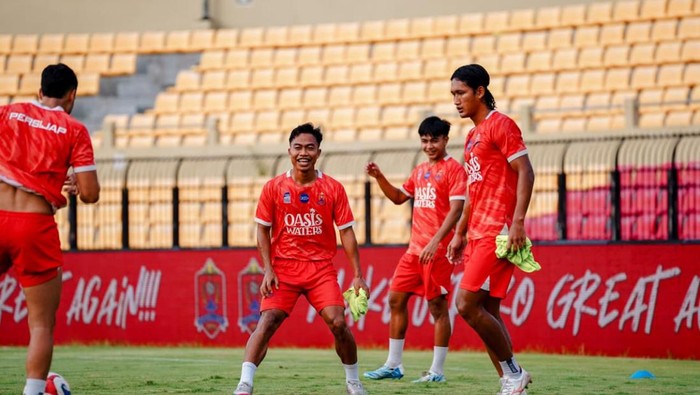 Persijap Jepara saat berlatih di Stadion Gelora Bumi Kartini Jepara, Minggu (3/5/2026).