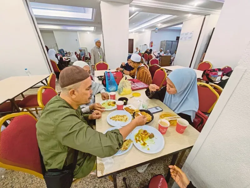 Pesepak bola legendaris Malaysia membuka kafe di Makkah
