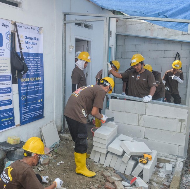 Potret Ratusan Tukang Adu Skill Bangun Dapur Warga