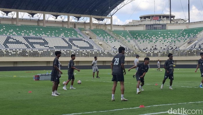 Official training PSS Sleman di Stadion Maguwoharjo, Sleman, Sabtu (2/5/2026).