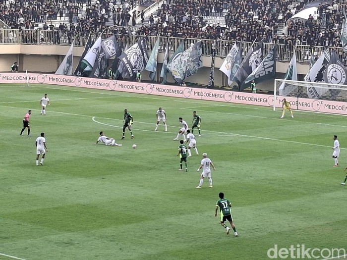 Laga PSS Sleman vs PSIS Semarang di Stadion Maguwoharjo, Sleman, Minggu (3/5/2026).