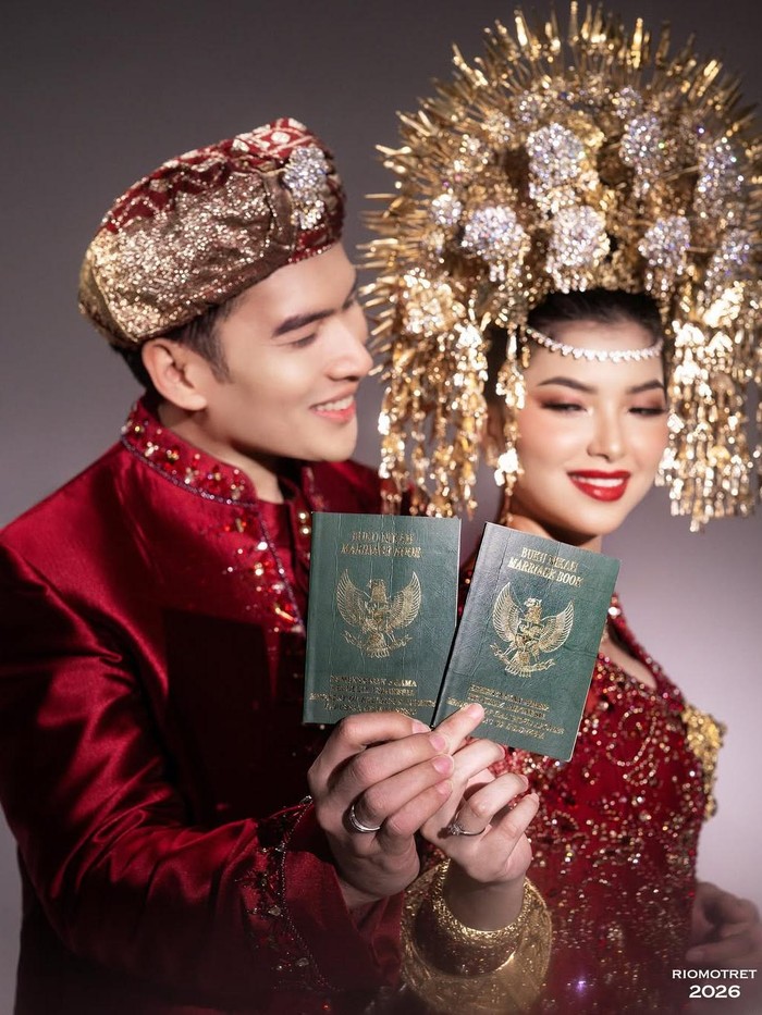 Ridho Illahi dan Anindya Caroline Foto Pegang Buku Nikah, Teman Ucapkan Selamat