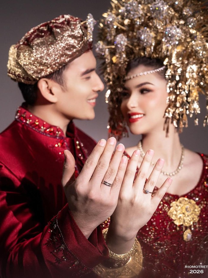 Ridho Illahi dan Anindya Caroline Foto Pegang Buku Nikah, Teman Ucapkan Selamat