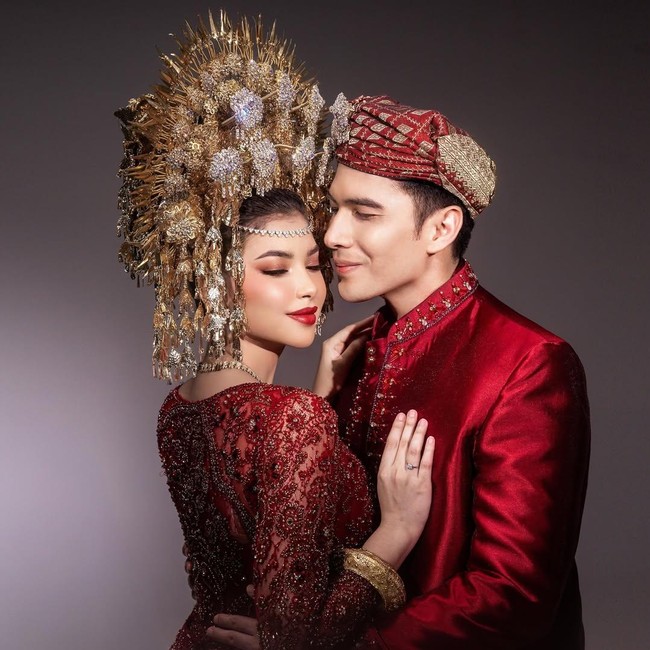 Ridho Illahi dan Anindya Caroline Foto Pegang Buku Nikah, Teman Ucapkan Selamat