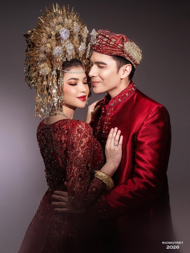 Ridho Illahi dan Anindya Caroline Foto Pegang Buku Nikah, Teman Ucapkan Selamat