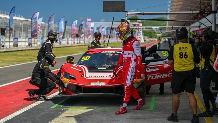 Sean Gelael baru saja menuntaskan sesi balapan di GT World Challenge Asia 2026. 