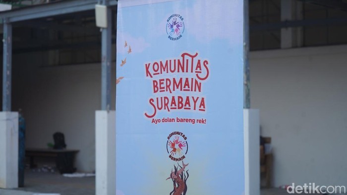 Warga Hidupkan Permainan Tradisional di Pos Bloc Surabaya