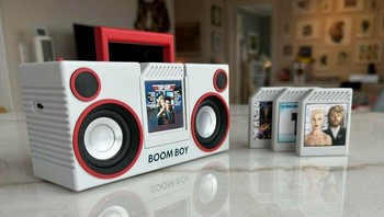 Nostalgia era 80-an makin terasa dengan pemutar musik kustom berbentuk kartrid lawas lengkap dengan perangkat keras dan casing yang dicetak menggunakan teknologi printer 3D. RexKwonDo77 via BoredPanda