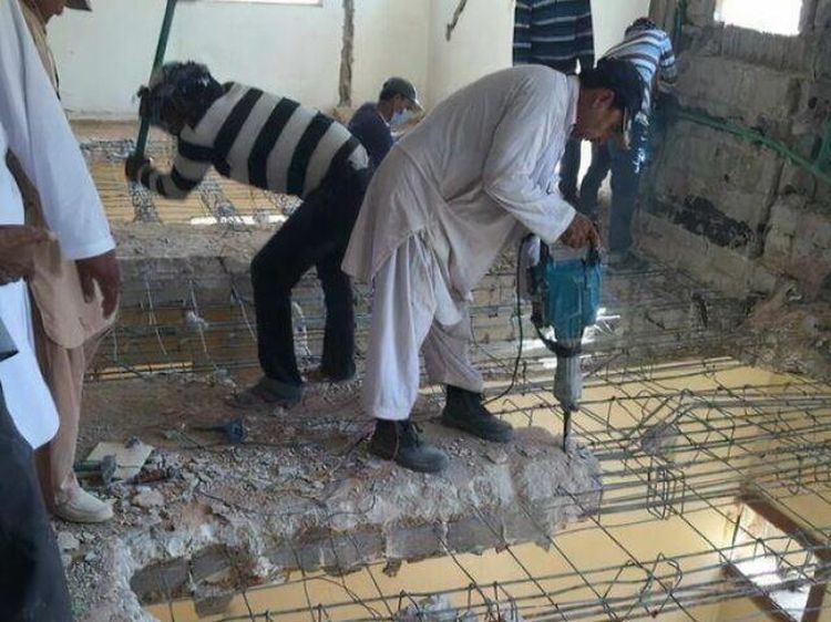 Seolah Kebal! Aksi Karyawan Abaikan Keselamatan Bikin Deg-degan