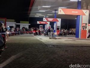BBM Langka di Lombok Timur, Antrean Mengular Berjam-jam
