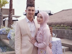 Gaya Artis Hadiri Resepsi El-Syifa di Bali, Beby Tsabina Pilih Cut-Out Dress