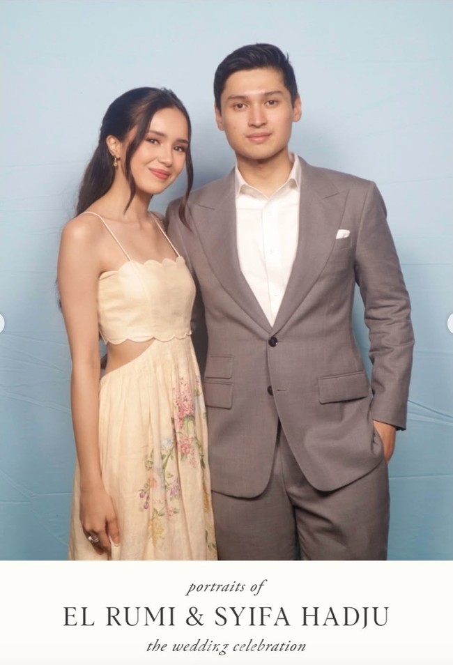 Beby Tsabina hadir ditemani sang suami. Ia tampil cantik kenakan cut out dress berwarna krem. Dress tersebut memiliki detail gambar floral yang membuat penampilannya semakin terlihat manis dan feminin. Foto: Instagram