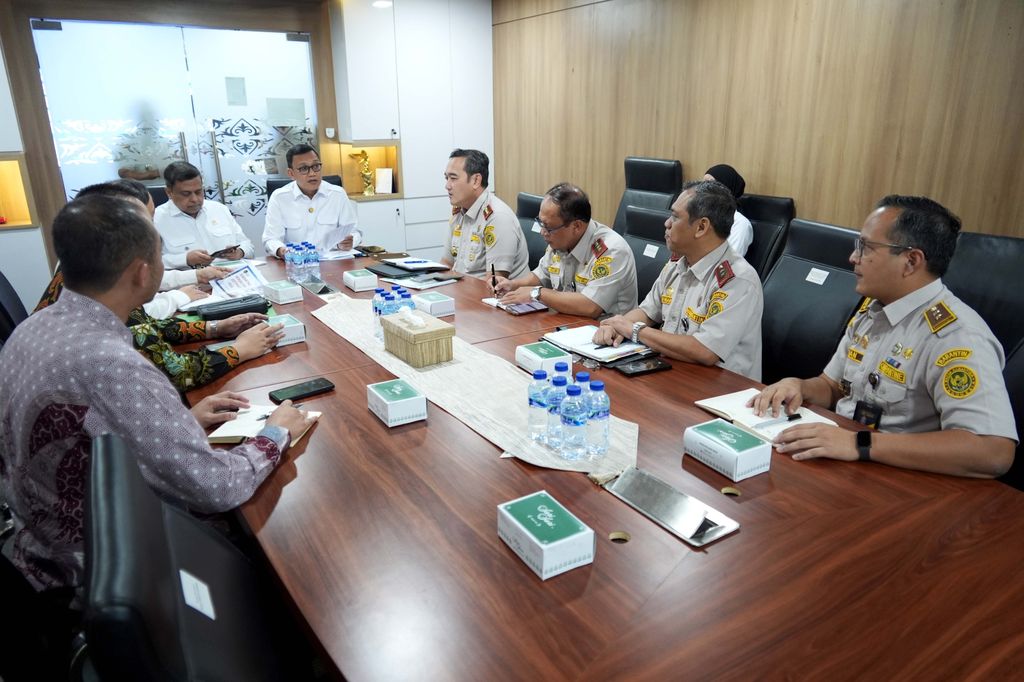 Badan Karantina Indonesia (Barantin) bersama Badan Penyelenggara Jaminan Produk Halal (BPJPH) memperkuat sinergi pengawasan keamanan hayati dan produk halal menjelang implementasi kebijakan Wajib Halal 2026. (Dok. Biro Humas Barantin)