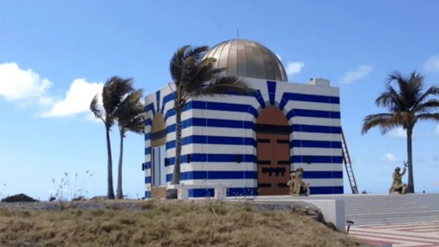 Bangunan mirip masjid di pulau Jeffrey Epstein. Bangunan mirip masjid di pulau Jeffrey Epstein.